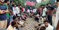 দর্শনায় যাত্রাবিরতির দাবিতে ট্রেন আটকে অবরোধ