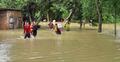 চোখের সামনেই সব হারিয়ে বাকরুদ্ধ বানভাসীরা
