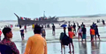 কক্সবাজার সৈকতে ভেসে এলো মাঝিবিহীন ফিশিং ট্রলার
