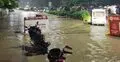 এক পশলা বৃষ্টিতেই হাঁটুপানির পুরোনো রূপে কক্সবাজার শহর