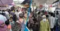 মার্কেটে ভিড়, পছন্দের পোশাকের আশায় দোকানে দোকানে ঘুরছেন ক্রেতারা