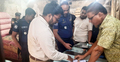 বেশি দামে পেঁয়াজ-আলু বেচে জরিমানা গুনলেন ফেনীর দুই দোকানি