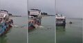 দৌলতদিয়ায় ফেরিতে উঠতে গিয়ে ফের যাত্রীবাহী বাস পদ্মা নদীতে