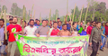 বাঁশের লাঠি হাতে মহাসড়কে বিএনপির নেতাকর্মীরা