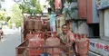 পশ্চিমবঙ্গে এক ধাক্কায় বাণিজ্যিক সিলিন্ডারের দাম বাড়লো ৯৯৪ রুপি