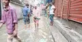 ভোরের বৃষ্টিতে রাতেও নামেনি সড়কের পানি, দুর্ভোগে বাসিন্দারা