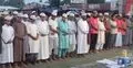 সড়ক-রেলপথ অবরোধ, ট্রেন আটকে রেললাইনে নামাজ আদায়