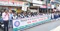 বিদ্যালয়ের প্রবেশ পথ চালু রাখার দাবিতে মানববন্ধন
