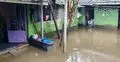 বৃষ্টিতে ঘরে পানি, রান্না-খাওয়া বন্ধ