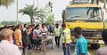 রাস্তায় দাঁড়ানো ট্রাক থেকে বের হচ্ছিল দুর্গন্ধ, ভেতরে মিললো মরদেহ