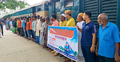 রমনা মেইল চালুর দাবিতে চিলমারীতে ট্রেন আটকে মানববন্ধন
