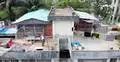 হাসপাতালের কোয়ার্টারে মুরগির খামার, দুর্গন্ধে নাকাল রোগী-পথচারী