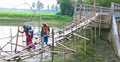 ৬৯ লাখ টাকার সেতুতে মই বেয়ে ওঠে ৫ গ্রামের মানুষ