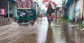 টানা বৃষ্টিতে মাদারীপুর শহরে জলাবদ্ধতা, দুর্ভোগে মানুষ