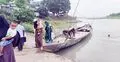 আড়িয়াল খাঁ নদে ঝুঁকি নিয়ে পারাপার, দুর্ভোগে ২০ হাজার মানুষ