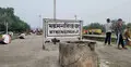 ট্রেনের ছাদ থেকে পড়ে যুবকের মৃত্যু, আহত ২