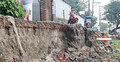 সময় পেরোলেও শেষ হয়নি কাজ, নদীতে ধসে পড়ছে সড়ক