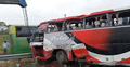 এক্সপ্রেসওয়েতে নিয়ন্ত্রণ হারিয়ে আইল্যান্ডে বাসের ধাক্কা, নিহত ২
