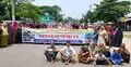 নেত্রকোনায় কিশোর গ্যাং ঠেকাতে সড়ক অবরোধ
