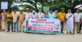 ডিমের ন্যায্য মূল্যের দাবিতে খামারিদের সড়ক অবরোধ