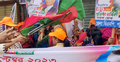 ব্যানারের সামনে দাঁড়ানো নিয়ে মহিলা দলের হাতাহাতি