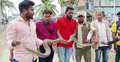 কুয়াকাটায় সাপুড়ের কাছ থেকে উদ্ধার সাপ বনে অবমুক্ত