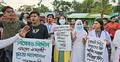 শেখ হাসিনা সেনা নিবাসের সামনের সড়কে শিক্ষার্থীদের বিক্ষোভ