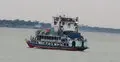 ঝড়ো বাতাস, দৌলত‌দিয়া-পাটু‌রিয়া নৌরুটে ফে‌রি চলাচল বন্ধ