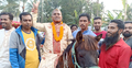বর সেজে ঘোড়ায় চড়ে ভোট চাইলেন প্রার্থী