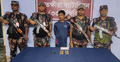 সাতক্ষীরা সীমান্তে ১৪ সোনার বারসহ চোরাকারবারি আটক