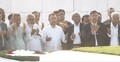 স্বাধীনতা দিবসে জিয়া ও খালেদার সমাধিতে প্রধানমন্ত্রীর শ্রদ্ধা
