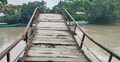 জোড়াতালির ব্রিজে ঝুঁকি নিয়ে পারাপার