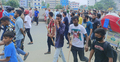 ঢাকা-চট্টগ্রাম মহাসড়কে লাঠি হাতে আওয়ামী লীগের অবস্থান