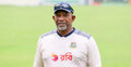 হামজাদের খেলা দেখতে ঢাকা স্টেডিয়ামে ক্রিকেটের কোচ সিমন্স