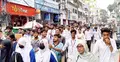 সিরাজগঞ্জে শিক্ষামন্ত্রীর পদত্যাগ চেয়ে শিক্ষার্থীদের বিক্ষোভ