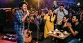 বেসুরো গলায় গান গাইলেও কেন মানুষ আত্মবিশ্বাসী থাকে