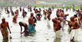 ঠাকুরগাঁওয়ে টাঙ্গন নদীতে পুণ্যার্থীদের ঢল