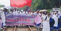 যাত্রাবিরতি দাবিতে রেলপথ অবরোধ, দেড়ঘণ্টা পর ট্রেন চলাচল স্বাভাবিক