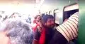 জানালা দিয়েই ট্রেনে উঠছেন যাত্রীরা