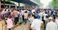কুমারখালীতে যাত্রা বিরতির দাবিতে ট্রেন থামিয়ে বিক্ষোভ