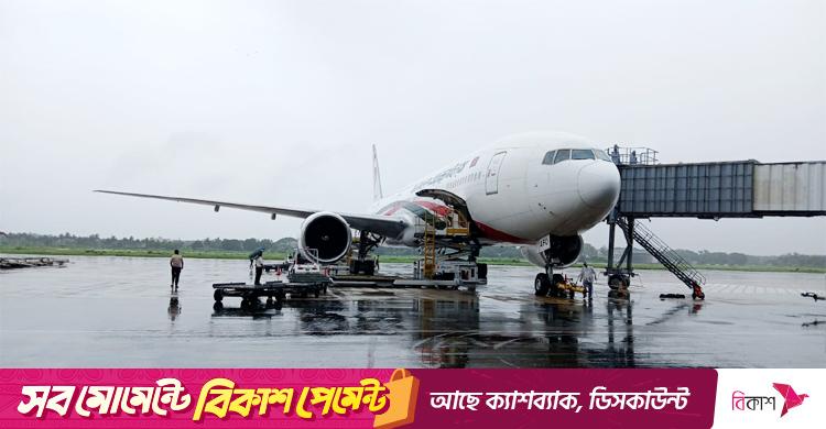 রানওয়েতে বিমানের যান্ত্রিক ত্রুটি, ২ ঘণ্টা বন্ধ ছিল শাহ আমানত