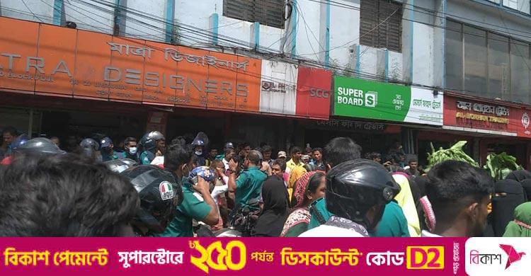 বনানীতে পোশাকশ্রমিকদের সড়ক অবরোধ, তীব্র যানজট