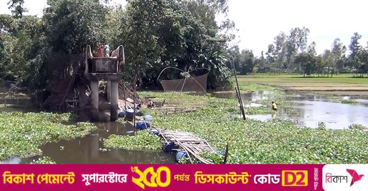 ভেঙে পড়া সেতুতে দুর্ভোগে ৪ গ্রামের মানুষ