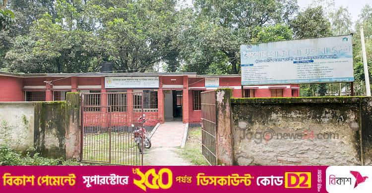 স্বাস্থ্য ও পরিবার কল্যাণ কেন্দ্র / ‘সারাদিন মানুষের ক্ষোভের কথা শুনছি, ওরস্যালাইনও নেই যে দেবো’