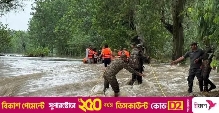 জম্মু-কাশ্মীরে বন্যা-ভূমিধসে নিহত ৩০