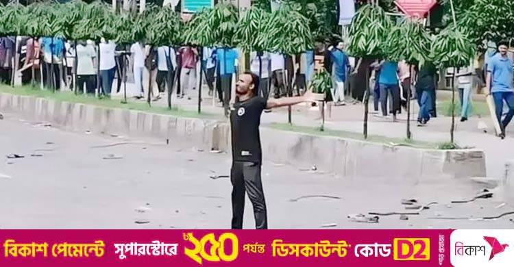 ছেলেকে গুলির ভিডিও দেখে ট্রাইব্যুনালে কাঁদলেন আবু সাঈদের বাবা