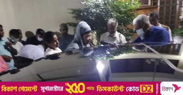 স্বাস্থ্য পরীক্ষার জন্য হাসপাতালের পথে খালেদা জিয়া
