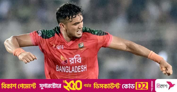 বোলিংয়ে এসেই উইকেট শিকার তাসকিনের
