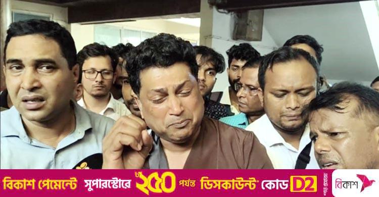 চট্টগ্রাম বিশ্ববিদ্যালয় / সংঘর্ষে আইনশৃঙ্খলা বাহিনীর সহায়তা না পেয়ে কাঁদলেন উপ-উপাচার্য