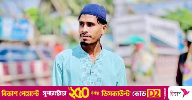 হাটহাজারী মাদরাসার সামনে অশ্লীলতা, কঠোর ব্যবস্থার নির্দেশ ইউএনওর